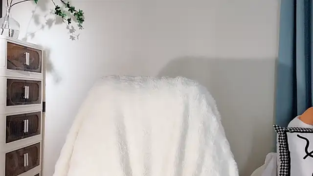 Snapshot of lvy-w chatting on 02-04-25, 01:38 lvy-w online show from 02-04-25, 01:38