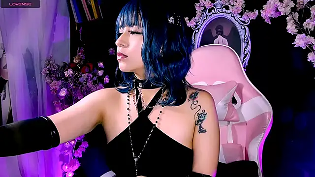 Snapshot of kitty_roxy chatting on 03-16-26, 05:44 kitty roxy online show from 03-16-26, 05:44
