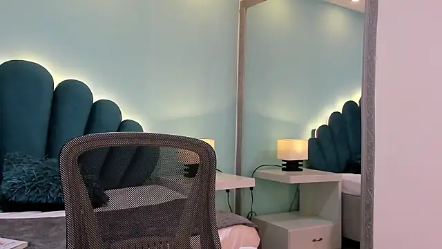 sharlott18 online show from 10-10-25, 12:15