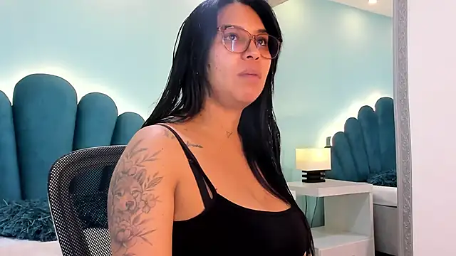 sharlott18 online show from 11-12-25, 01:55