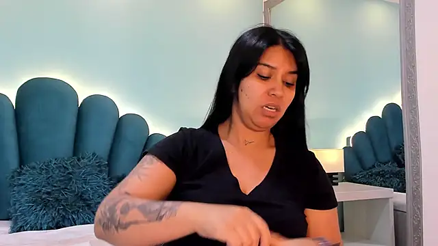 sharlott18 online show from 11-15-25, 02:35