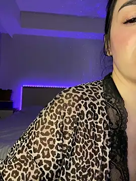 Snapshot of blacktourmaline- chatting on 01-21-25, 01:18 blacktourmaline- online show from 01-21-25, 01:18