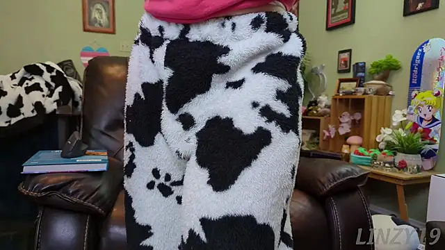 Snapshot of Linzy_19 chatting on 01-27-25, 05:15 Linzy 19 online show from 01-27-25, 05:15