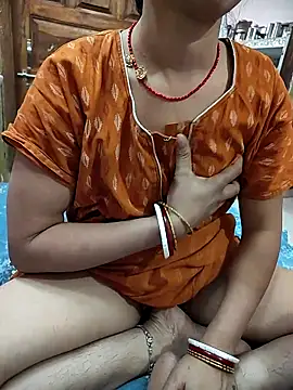 COUPLLE VILLAGE online show from 04-13-26, 03:23