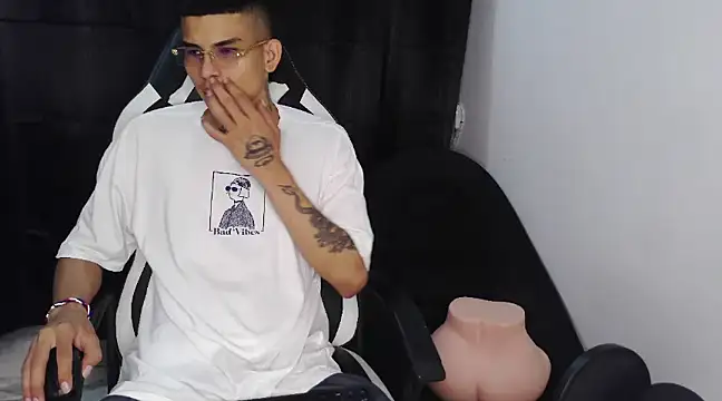 hot king20 online show from 03-04-25, 08:38