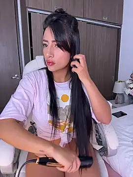 Snapshot of andre_queen09 chatting on 02-23-26, 10:01 andre queen09 online show from 02-23-26, 10:01