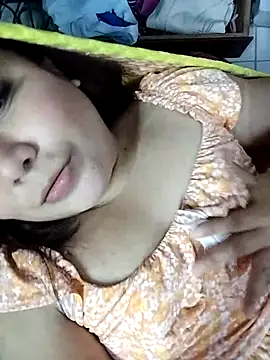 Snapshot of aniv96 chatting on 11-11-25, 12:32 aniv96 online show from 11-11-25, 12:32