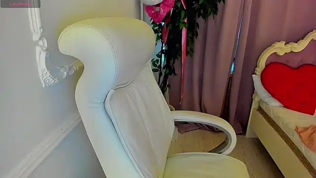 Lily Marlin online show from 05-24-26, 04:01