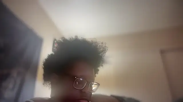 Snapshot of Yagurl__west chatting on 02-16-25, 12:19 Yagurl west online show from 02-16-25, 12:19