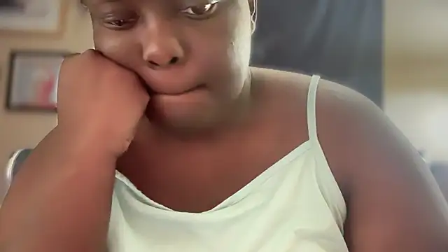 Snapshot of Yagurl__west chatting on 03-01-25, 09:37 Yagurl west online show from 03-01-25, 09:37