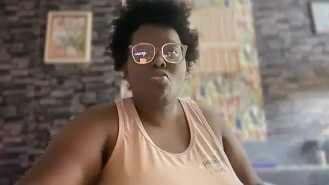 Snapshot of Yagurl__west chatting on 09-27-25, 05:01 Yagurl west online show from 09-27-25, 05:01