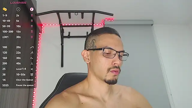 Snapshot of russthiago chatting on 12-22-24, 12:07 russthiago online show from 12-22-24, 12:07