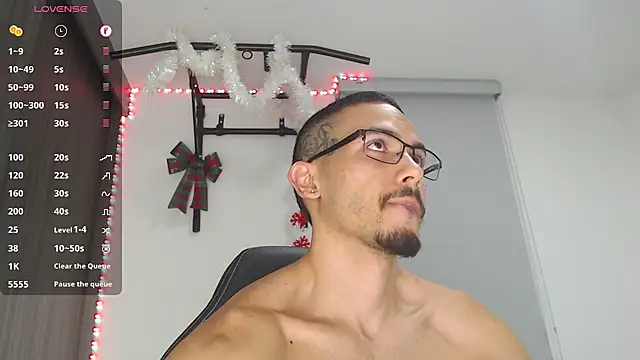 Snapshot of russthiago chatting on 12-27-24, 12:07 russthiago online show from 12-27-24, 12:07