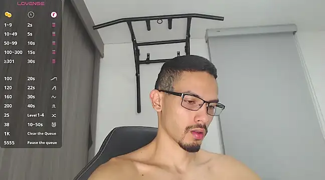 Snapshot of russthiago chatting on 01-28-25, 12:47 russthiago online show from 01-28-25, 12:47