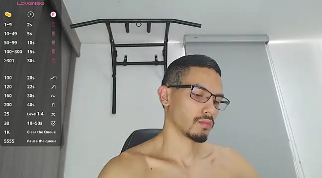 Snapshot of russthiago chatting on 01-28-25, 01:49 russthiago online show from 01-28-25, 01:49