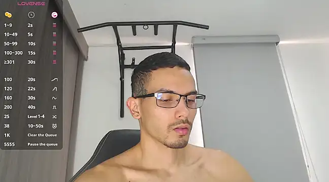 Snapshot of russthiago chatting on 01-30-25, 04:02 russthiago online show from 01-30-25, 04:02