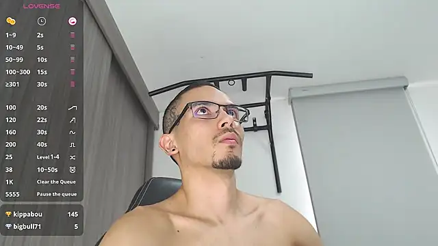 Snapshot of russthiago chatting on 03-14-25, 06:29 russthiago online show from 03-14-25, 06:29