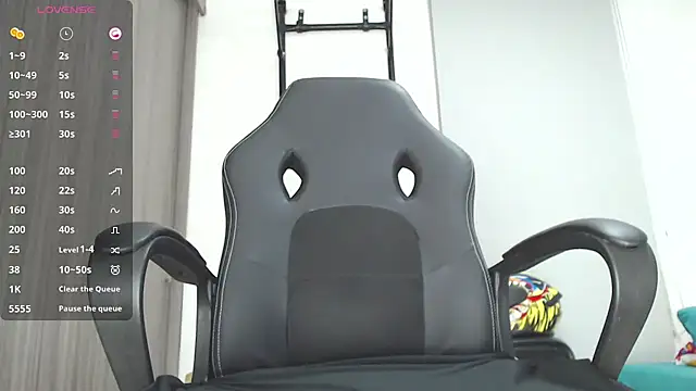 Snapshot of russthiago chatting on 03-19-25, 11:50 russthiago online show from 03-19-25, 11:50