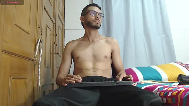 Snapshot of russthiago chatting on 05-06-26, 02:11 russthiago online show from 05-06-26, 02:11