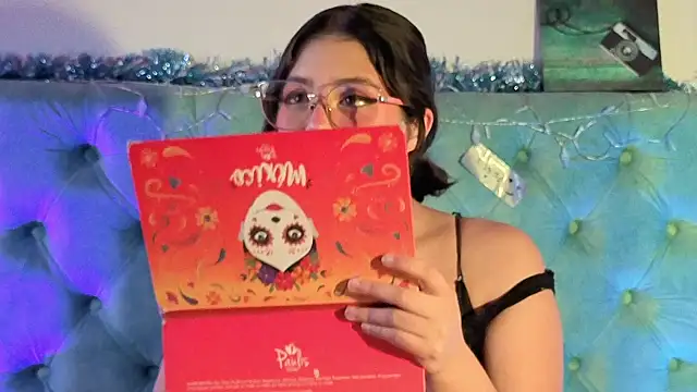 Paola Lyon  online show from 01-12-26, 12:43