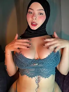 Snapshot of aneesa_darzi chatting on 10-18-25, 11:05 aneesa darzi online show from 10-18-25, 11:05