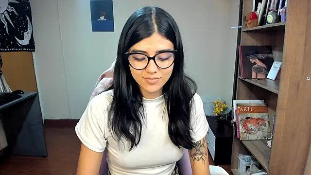 Snapshot of valerie__skyy chatting on 02-26-25, 02:48 valerie skyy online show from 02-26-25, 02:48