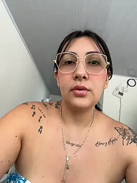 Snapshot of my-kitty chatting on 06-17-26, 09:05 my-kitty online show from 06-17-26, 09:05