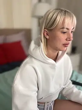 MiaMinx online show from 10-31-25, 11:39