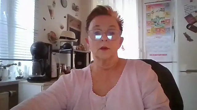 Snapshot of Reife_Katy chatting on 09-24-25, 04:32 Reife Katy online show from 09-24-25, 04:32