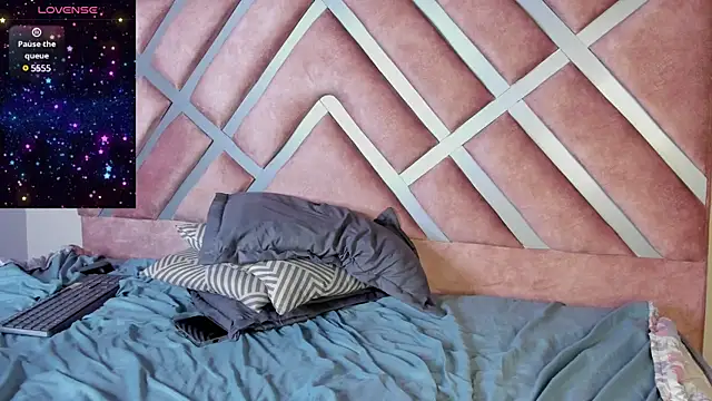 pamela anderson  online show from 12-28-24, 06:17