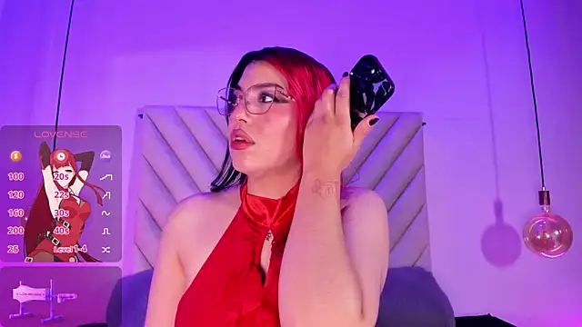 Snapshot of EmmaSwift_ chatting on 05-19-26, 02:07 EmmaSwift online show from 05-19-26, 02:07