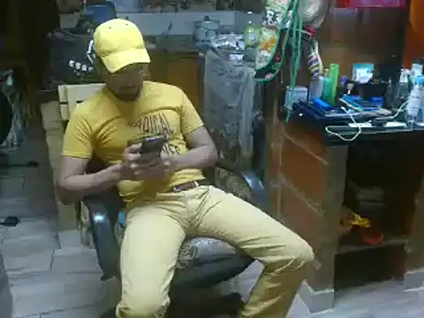 Snapshot of Dr_Pocholate84 chatting on 01-08-25, 02:25 Dr Pocholate84 online show from 01-08-25, 02:25