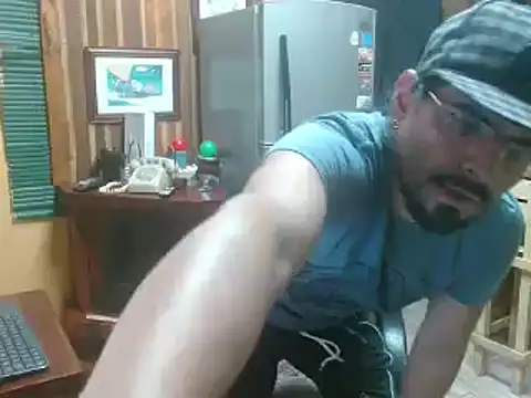 Snapshot of Dr_Pocholate84 chatting on 01-10-25, 01:21 Dr Pocholate84 online show from 01-10-25, 01:21