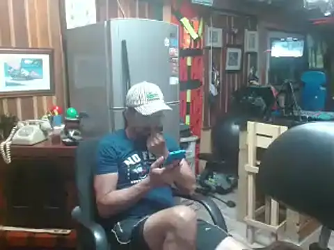 Snapshot of Dr_Pocholate84 chatting on 01-17-25, 01:15 Dr Pocholate84 online show from 01-17-25, 01:15