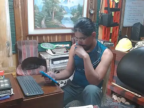 Snapshot of Dr_Pocholate84 chatting on 02-10-26, 05:06 Dr Pocholate84 online show from 02-10-26, 05:06