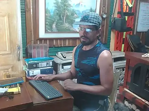 Snapshot of Dr_Pocholate84 chatting on 02-11-26, 06:46 Dr Pocholate84 online show from 02-11-26, 06:46