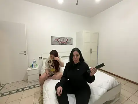 Chloe Ricci online show from 01-11-25, 07:59