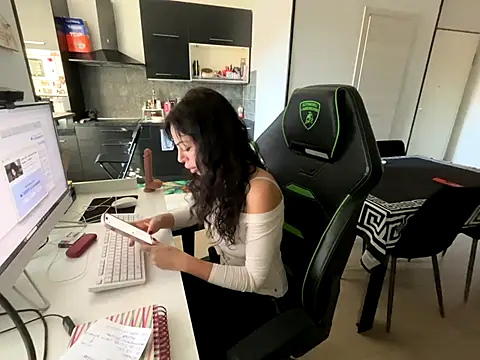 Chloe Ricci online show from 11-10-25, 08:02