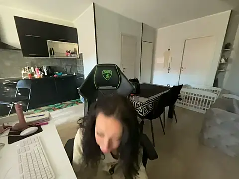 Chloe Ricci online show from 11-12-25, 07:53