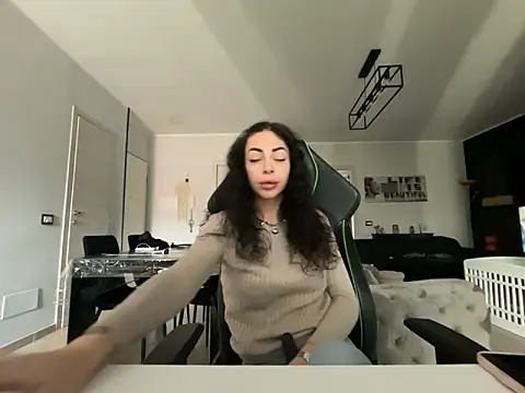 Chloe Ricci online show from 12-01-25, 08:08