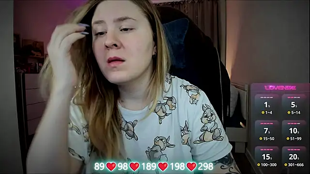 Olivia Munk online show from 12-17-25, 03:56