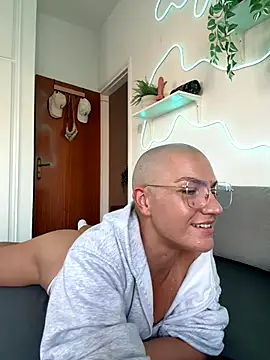 Snapshot of PaulinaSchubert1 chatting on 11-10-25, 01:54 PaulinaSchubert1 online show from 11-10-25, 01:54