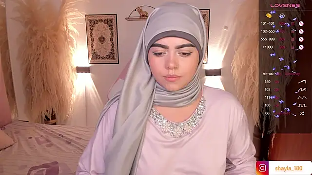 Snapshot of shayla_18 chatting on 12-04-24, 10:51 shayla 18 online show from 12-04-24, 10:51