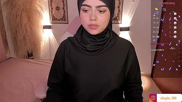 Snapshot of shayla_18 chatting on 02-04-25, 08:17 shayla 18 online show from 02-04-25, 08:17