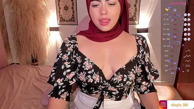 Snapshot of shayla_18 chatting on 02-11-25, 11:01 shayla 18 online show from 02-11-25, 11:01