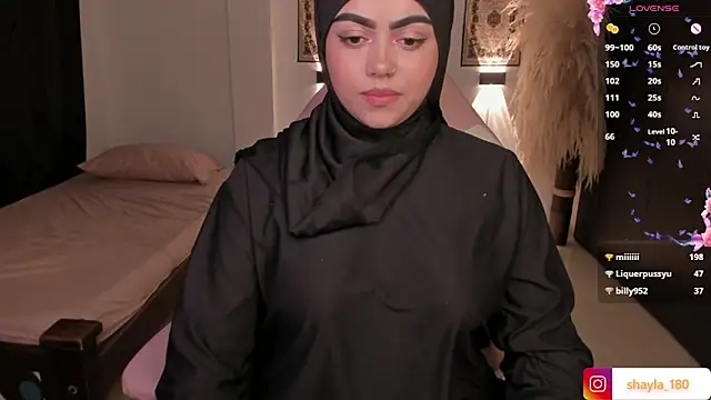 Snapshot of shayla_18 chatting on 03-08-25, 12:33 shayla 18 online show from 03-08-25, 12:33