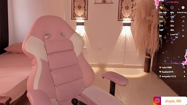 Snapshot of shayla_18 chatting on 03-14-25, 08:49 shayla 18 online show from 03-14-25, 08:49