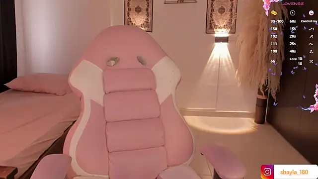 Snapshot of shayla_18 chatting on 03-21-25, 09:12 shayla 18 online show from 03-21-25, 09:12