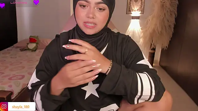 Snapshot of shayla_18 chatting on 10-06-25, 08:17 shayla 18 online show from 10-06-25, 08:17