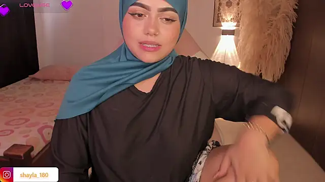 Snapshot of shayla_18 chatting on 10-16-25, 07:37 shayla 18 online show from 10-16-25, 07:37